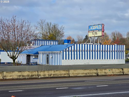 8325 Se Mcloughlin Blvd, Portland, OR, 97202-7434 | Card Image