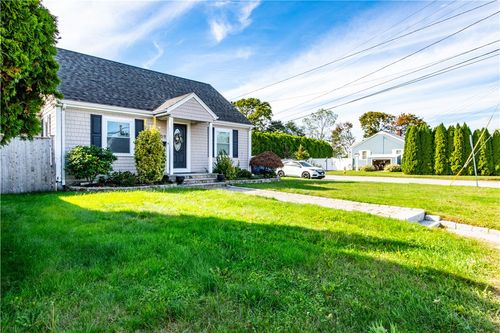 409 Metacom Ave, Bristol, RI, 02809-5113 | Card Image