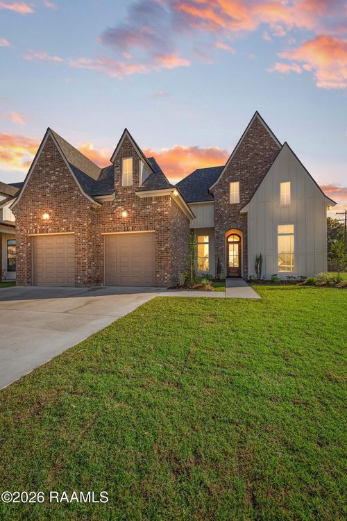 102 Cape Town Ave, Youngsville, LA, 70592-6871 | Card Image