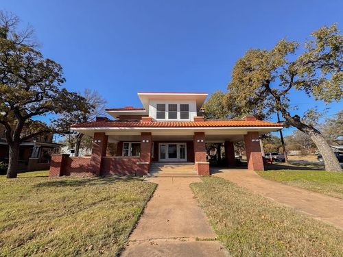211 Nw 4th Ave, Mineral Wells, TX, 76067-4822 | Card Image