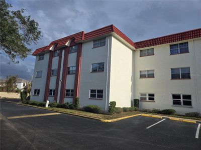 103 - 1860 Massachusetts Avenue Ne, Condo with 2 bedrooms, 1 bathrooms and null parking in Saint Petersburg FL | Image 1