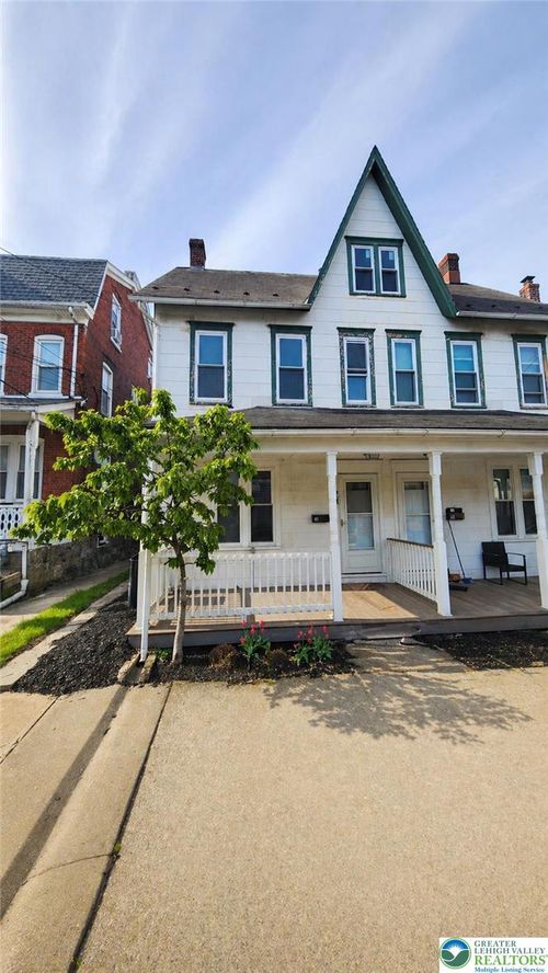 28 Park Street, Nazareth Boro, PA, 18064 | Card Image