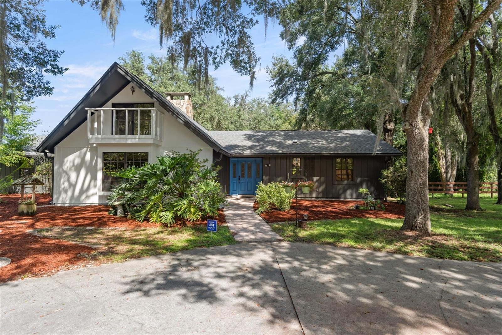 Leanne Dr, Dade City, FL 33525