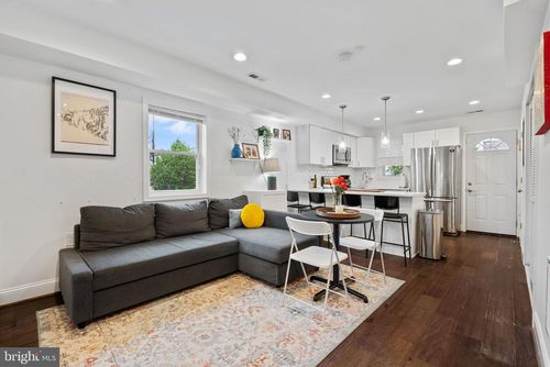 2000 E St Ne, WASHINGTON, DC, 20002-4732 | Card Image