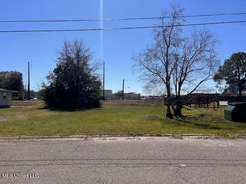 2623 Executive Pl, Biloxi, MS, 39531-3718 | Card Image