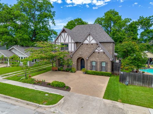 3318 W 5th St, Fort Worth, TX, 76107-2107 | Card Image