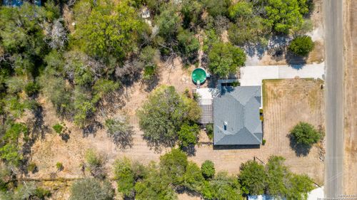 105 Tomahawk Trl, Seguin, TX, 78155-6950 | Card Image