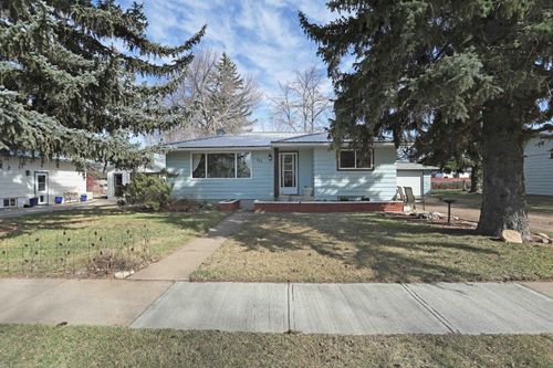 215 1 St E, Duchess, AB, T0J0Z0 | Card Image
