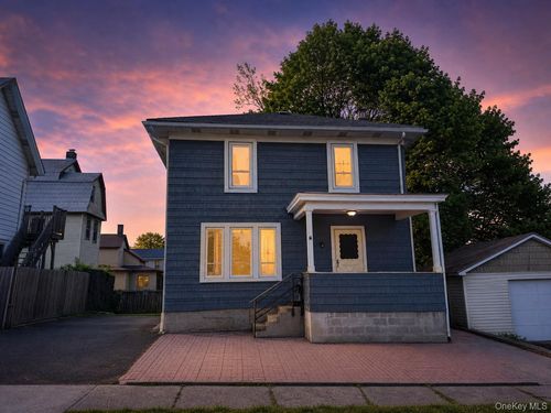 39 Crescent Pl, Middletown, NY, 10940-5628 | Card Image