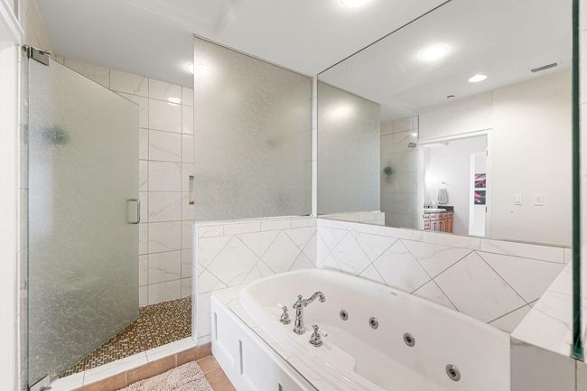 Primary tub and shower | Image 18