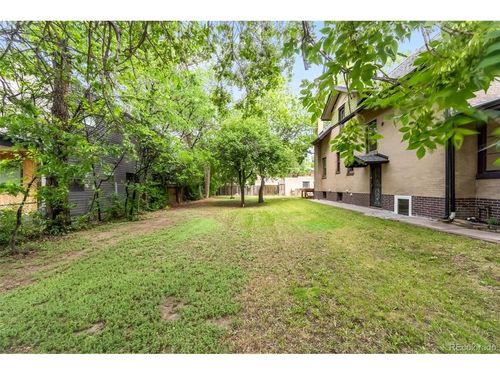 2718 N Vine St, Denver, CO, 80205-4632 | Card Image
