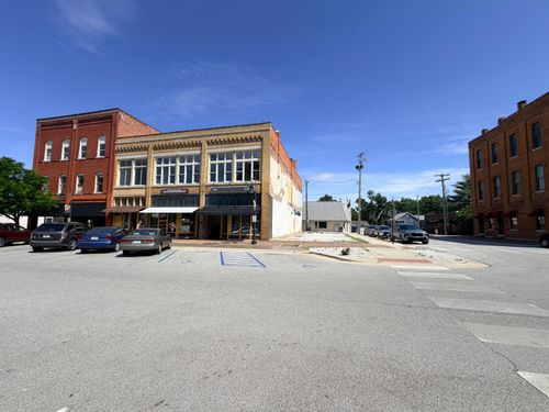 101 W Church St, Ozark, MO, 65721-8390 | Card Image