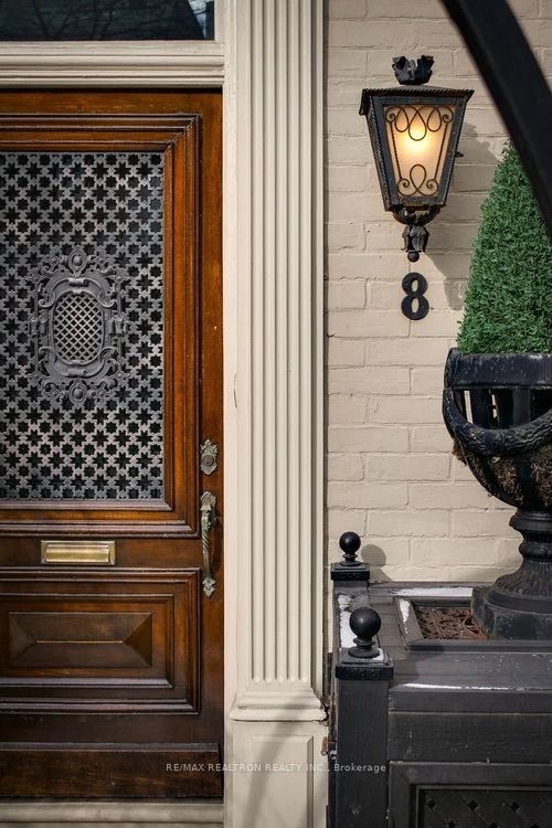 8 Belmont St, Toronto, ON, M5R1P8 | Card Image