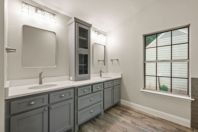 The wood-look tile flooring ties everything together beautifully. | Image 25