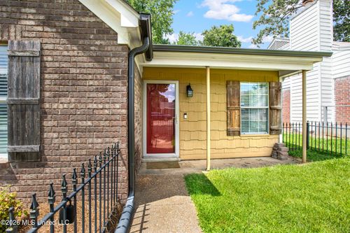 9472 Village Pt, Olive Branch, MS, 38654-2560 | Card Image