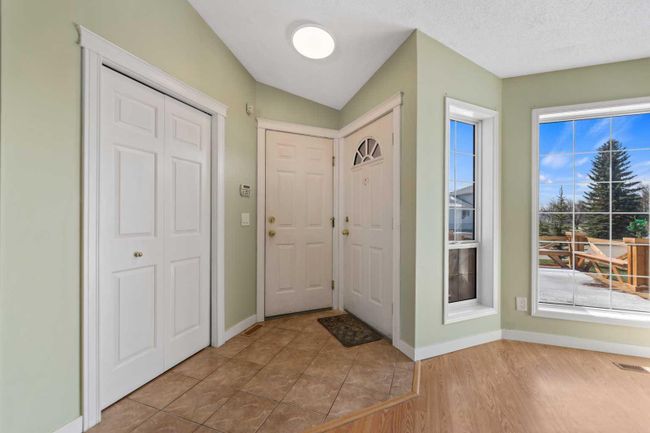 139 Appleglen Park Se, Home with 3 bedrooms, 2 bathrooms and 4 parking in Calgary AB | Image 7
