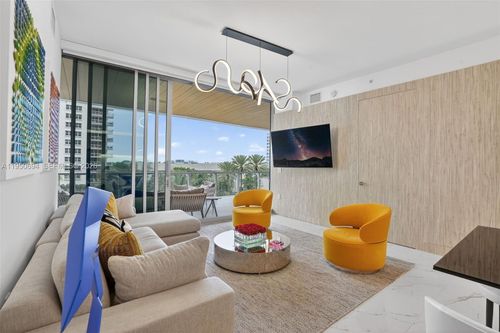 405-5775 Collins Ave, Miami Beach, FL, 33140-2317 | Card Image