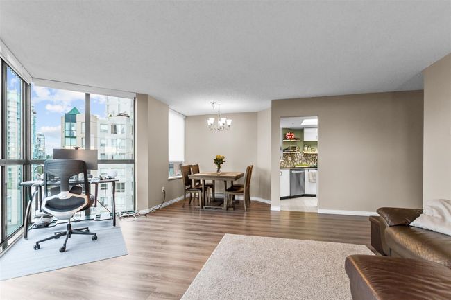 1002 - 1190 Pipeline Road, Condo with 3 bedrooms, 2 bathrooms and 2 parking in Coquitlam BC | Image 3