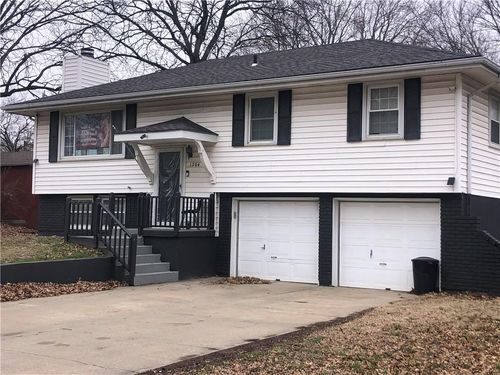 1204 Blueberry Dr, Harrisonville, MO, 64701-3412 | Card Image