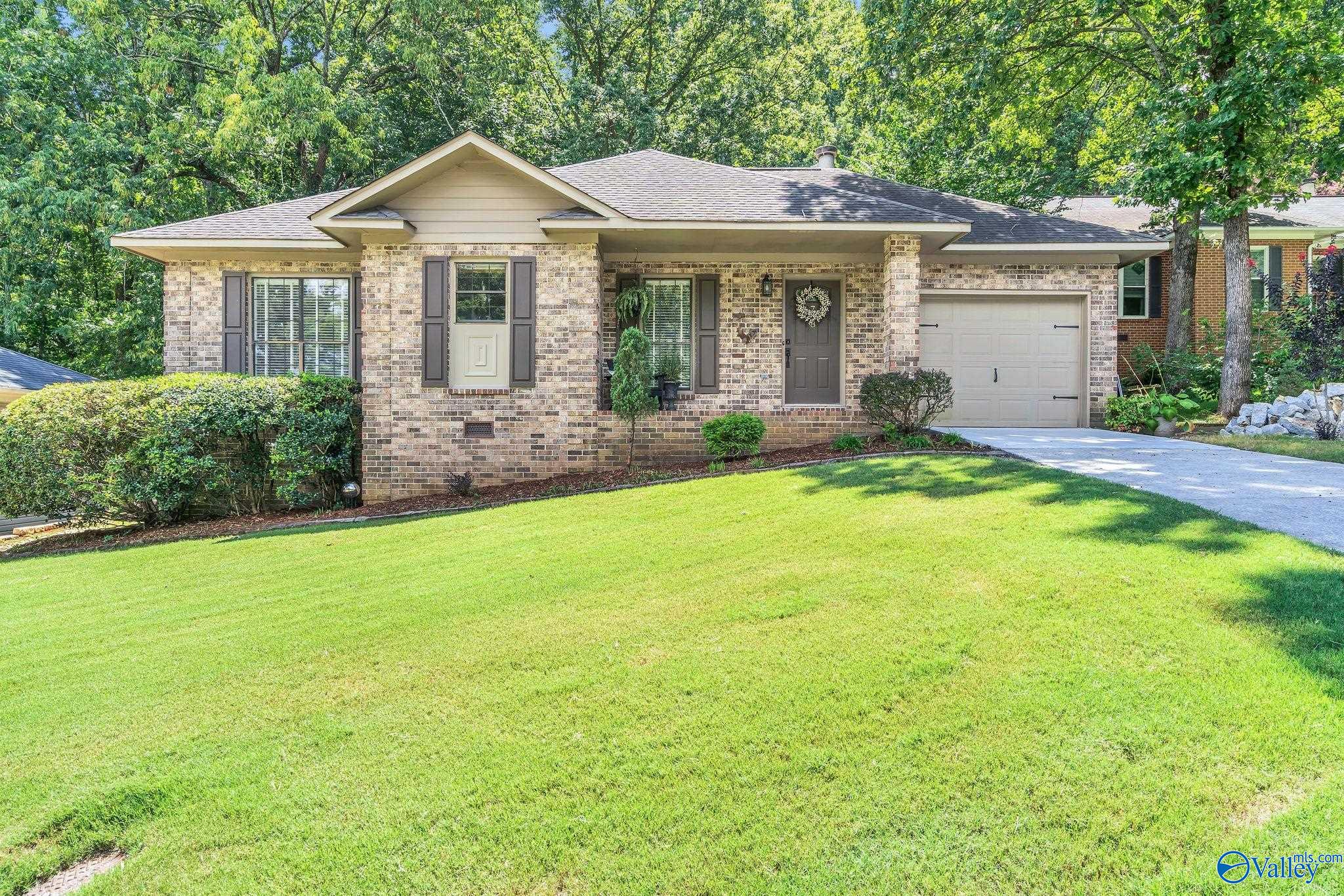 Mathis Dr, Huntsville, AL 35803