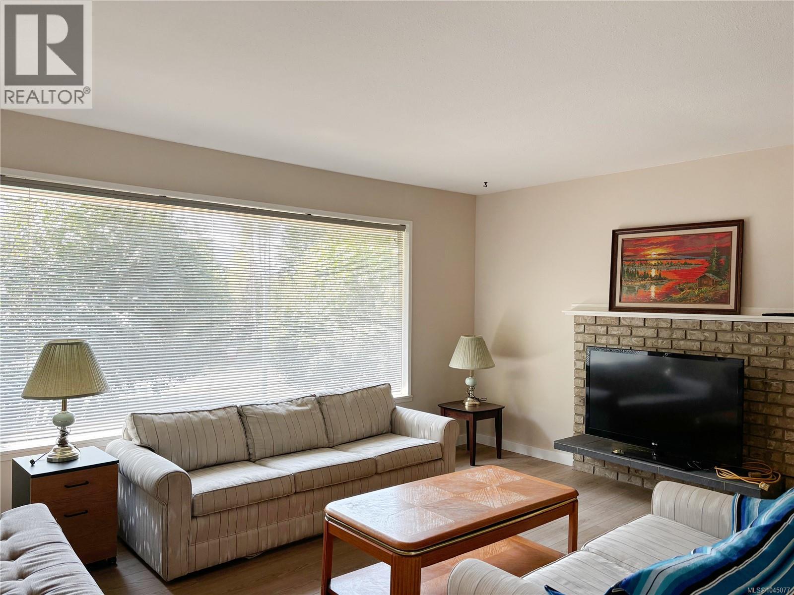 Residential in Gold River 4