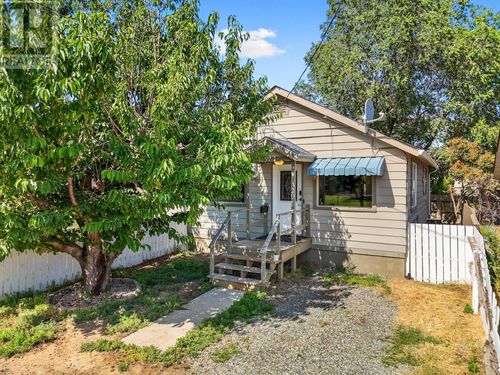 320 Mcgowan Ave, Kamloops, BC, V2B2N7 | Card Image