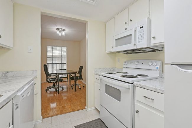 APT-210 - 2401 Leon St, Condo with 2 bedrooms, 2 bathrooms and 2 parking in Austin TX | Image 13