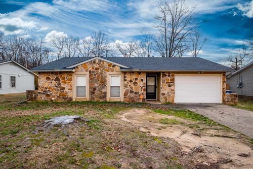 913 Nicole Dr, North Little Rock, AR, 72118-3138 | Card Image