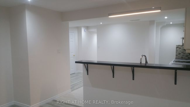 BSMNT - 957 Asleton Blvd, House other with 2 bedrooms, 1 bathrooms and 1 parking in Milton ON | Image 5