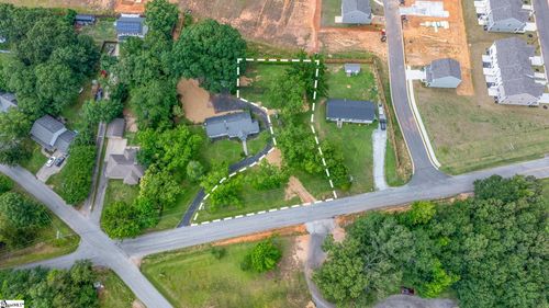 18 N Davis Dr, Greenville, SC, 29611-2444 | Card Image