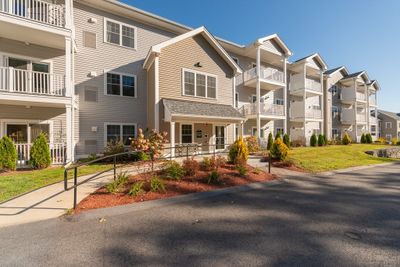 3109 - 3109 Briarwood Vlg, Condo with 1 bedrooms, 1 bathrooms and 1 parking in Clinton MA | Image 2