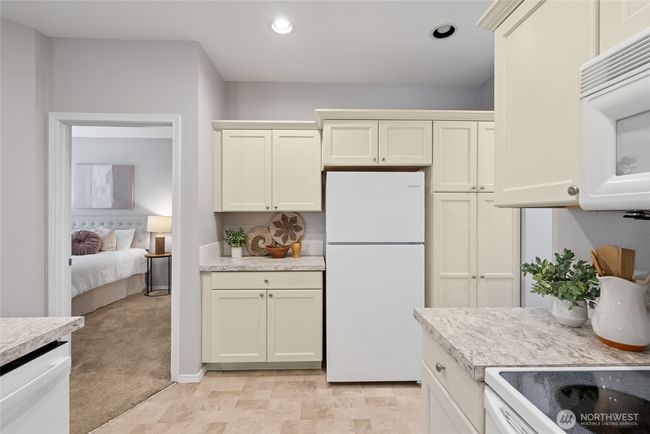 B10 - 2147 Hammond Ave, Condo with 2 bedrooms, 2 bathrooms and null parking in Dupont WA | Image 14