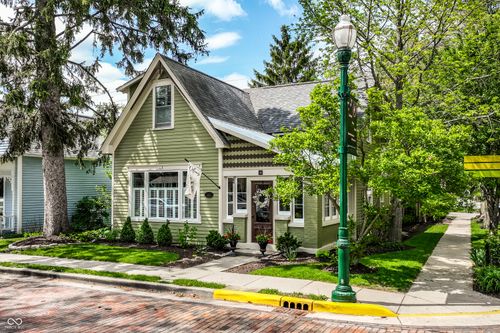 190 Main St, Zionsville, IN, 46077-1430 | Card Image