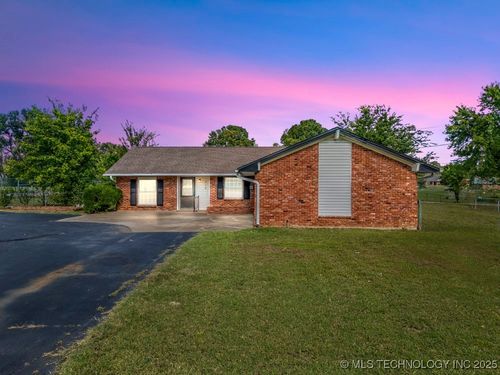 738 Winter Ln, Claremore, OK, 74017-8536 | Card Image