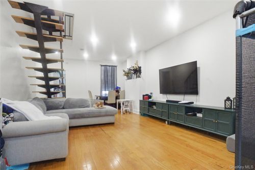 245 Clay Clay St, Trenton, NJ, 08611-1715 | Card Image