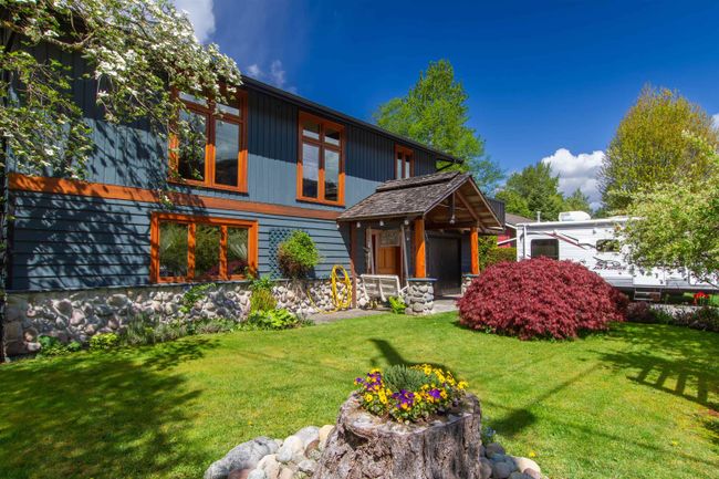 41575 Rod Road, House other with 4 bedrooms, 2 bathrooms and null parking in Squamish BC | Image 1