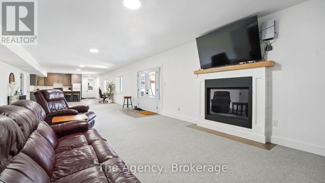 6598 County 10 Road, House other with 5 bedrooms, 5 bathrooms and 23 parking in Essa ON | Image 12