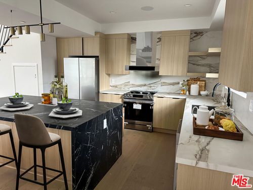 b-1900 20th St, Santa Monica, CA, 90404-4718 | Card Image