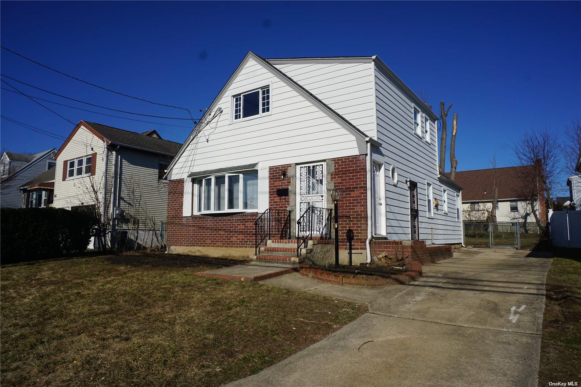 Bedford Ave, New Hyde Park, NY 11040