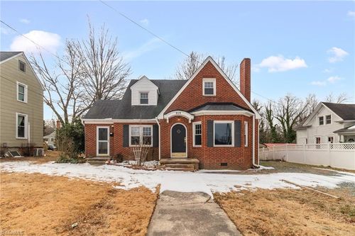 909 Sunset Ave, Asheboro, NC, 27203-5257 | Card Image