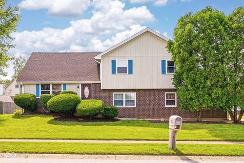 2924 Fox Pointe Drive, Columbus, IN, 47203 | Card Image