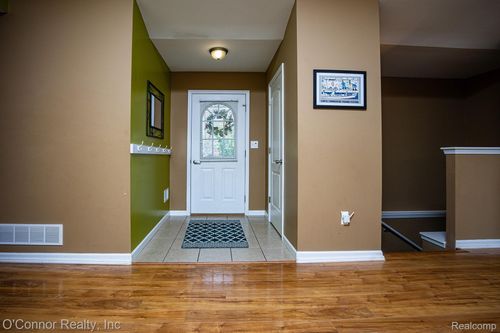 1327 Maddison Ave, Marysville, MI, 48040-2223 | Card Image