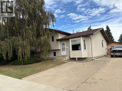 9413 93 Street, Grande Prairie, AB, T0H3V0 | Card Image
