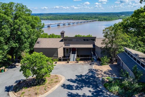 1 Rivers Edge Dr, Little Rock, AR, 72227-1506 | Card Image