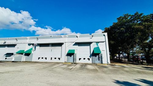 7955 Nw 64th St, Medley, FL, 33166-6562 | Card Image