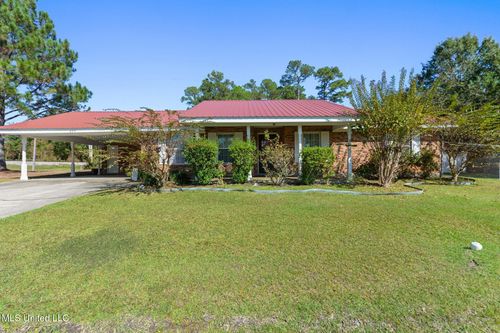 326 S Central Ave, Waveland, MS, 39576-4004 | Card Image