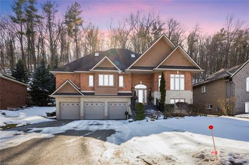 130 Dorchester Dr, Grimsby, ON, L3M1A8 | Card Image