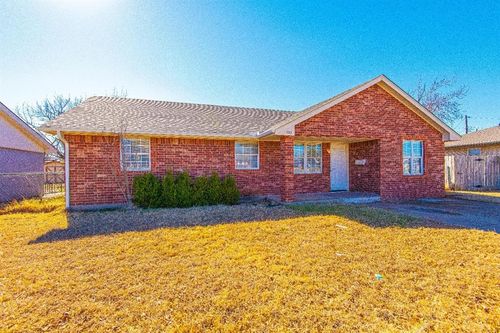 733 N Norman Ave, Moore, OK, 73160-1928 | Card Image