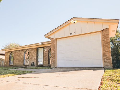 3612 Arnold Dr, Fort Worth, TX, 76140-2702 | Card Image