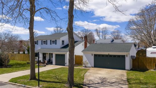 86 Tremont Ave, Medford, NY, 11763-3860 | Card Image